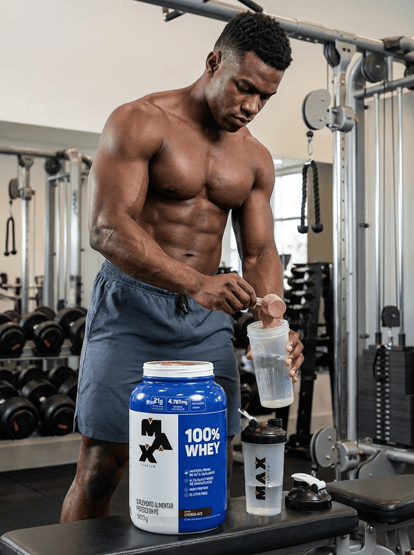 100% WHEY CHOCOLATE POTE 900G - MAX TITANIUM  - MORANGO