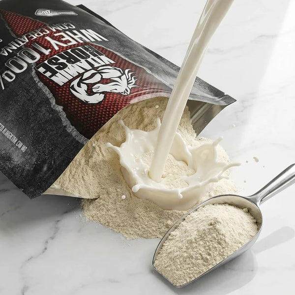 Whey 100% Com Creatina Vitamin Horse 1 KG (Refil) + Creatina 300 G + Pumonew 300 G = Coqueteleira + Strap Vitamin Horse